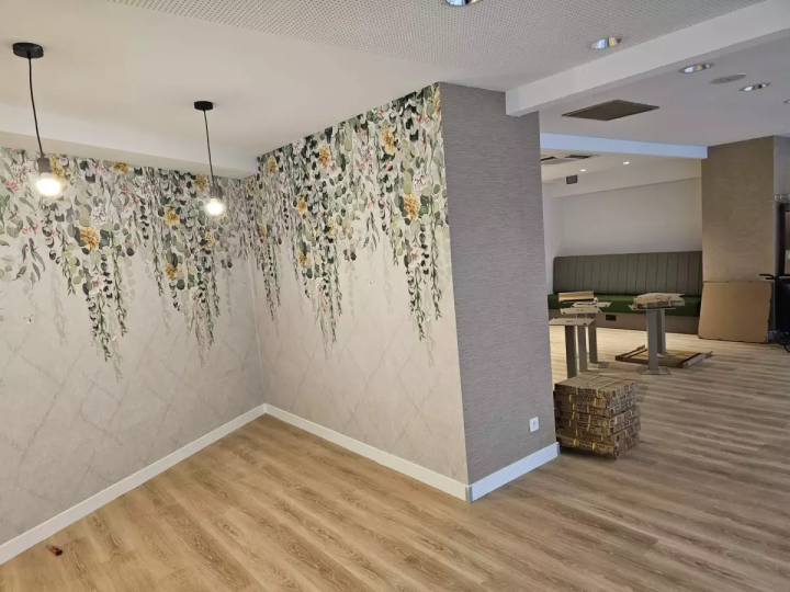 Pose soignée de peinture décorative et protectrice